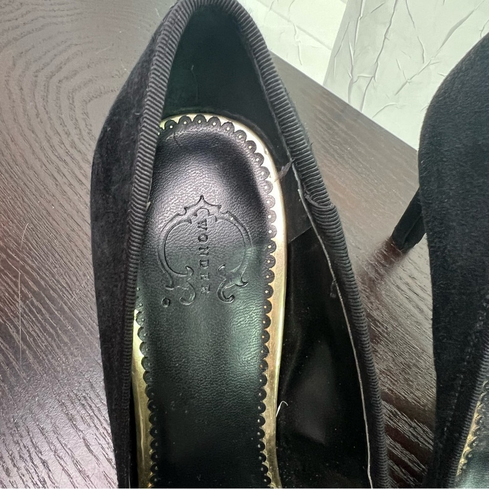 C Wonder, Black Suede Classic Pumps with Jewel Accent Size: 8 Med. #88 box - Picture 6 of 7